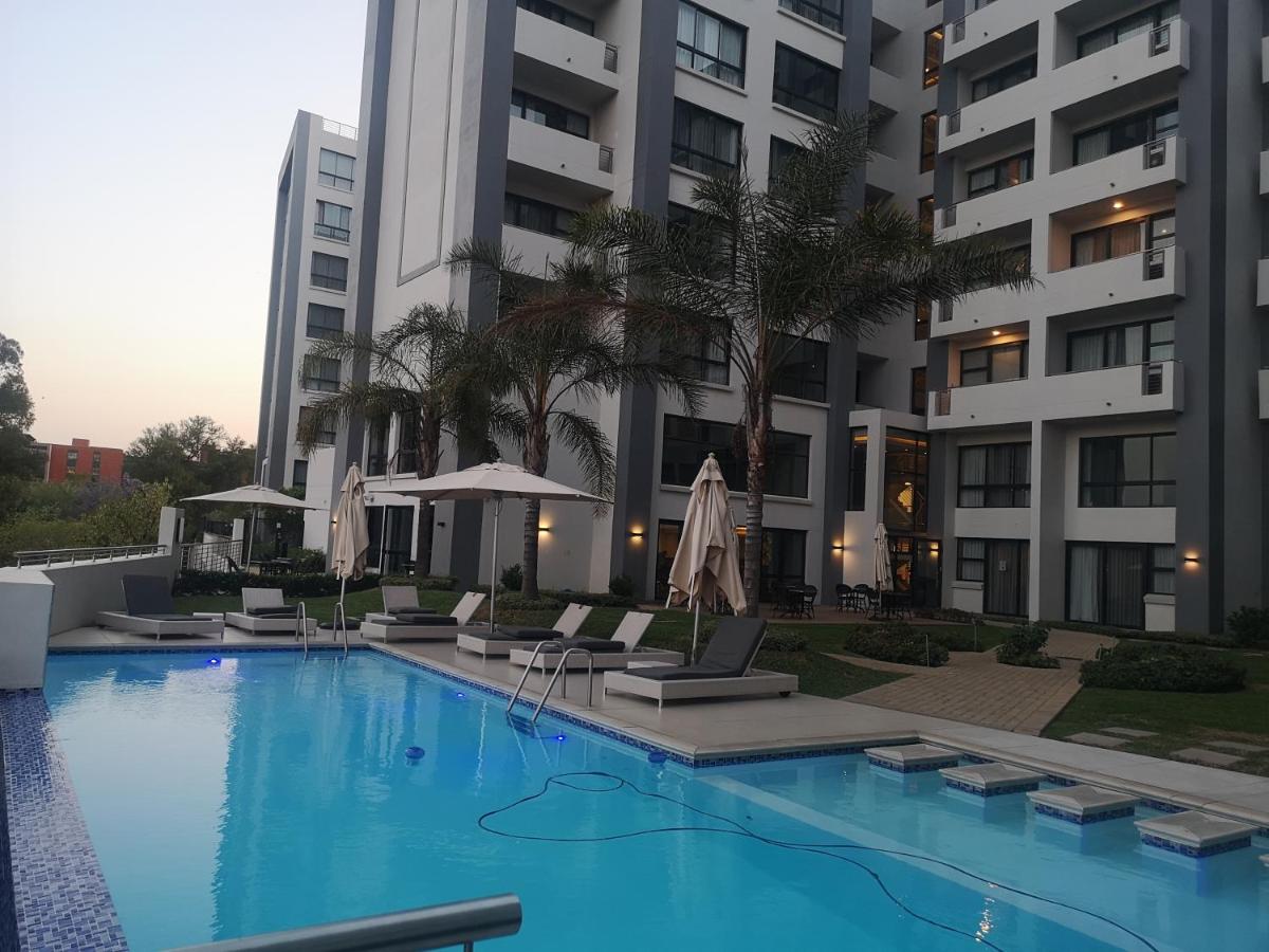 The Regency - Cosy Private Hotel Apartment - Unit 219 - Housity
