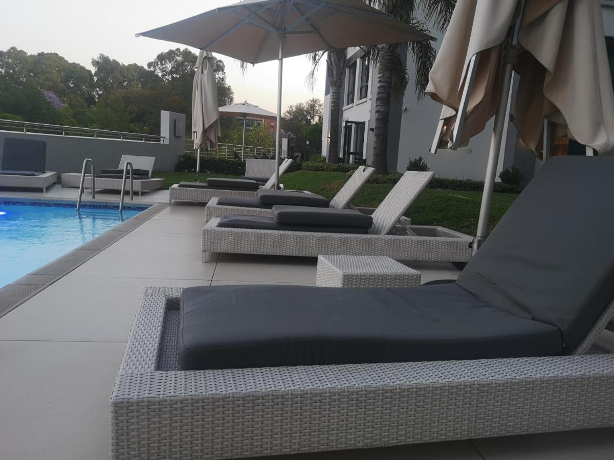 The Regency - Cosy Private Hotel Apartment - Unit 219 - Housity