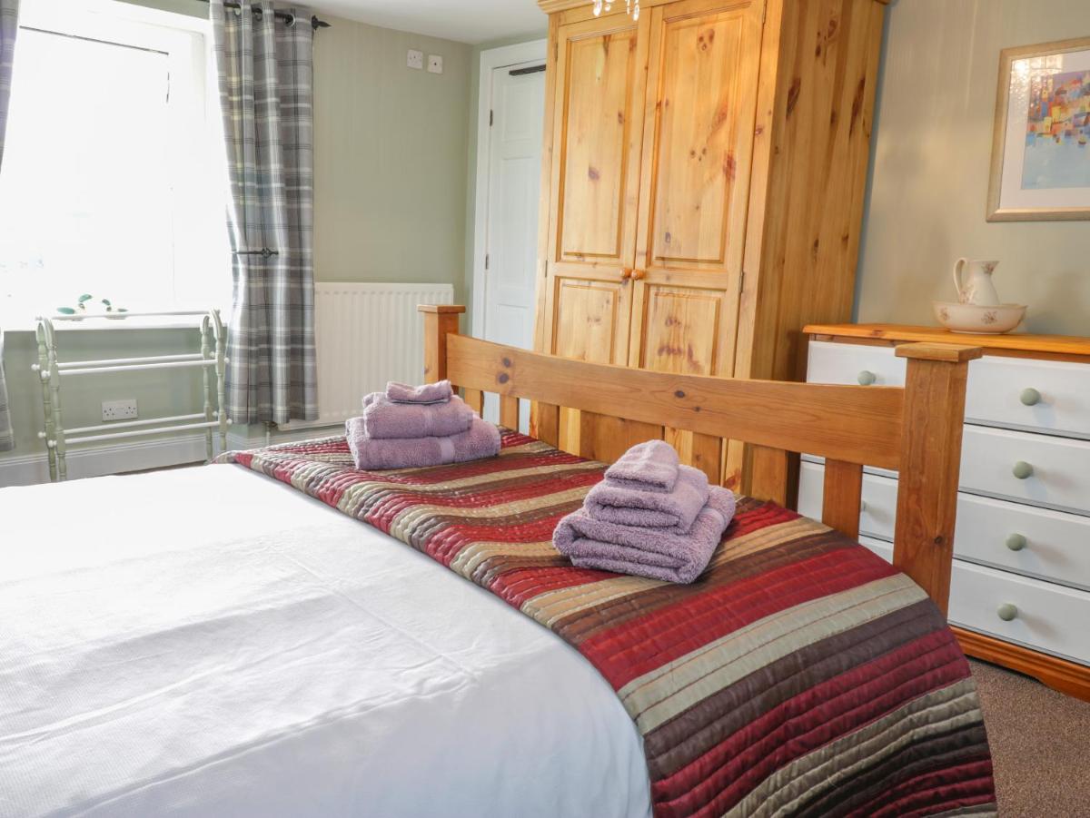 Todlaw Farm House - Housity