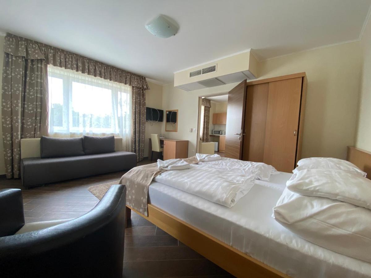 Sástó Hotel - Housity