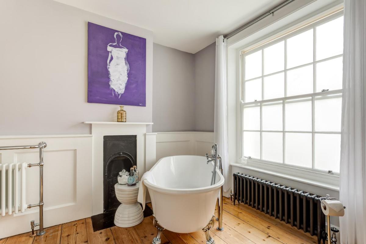 Luxury Mansion Townhouse with Private Cinema - Housity
