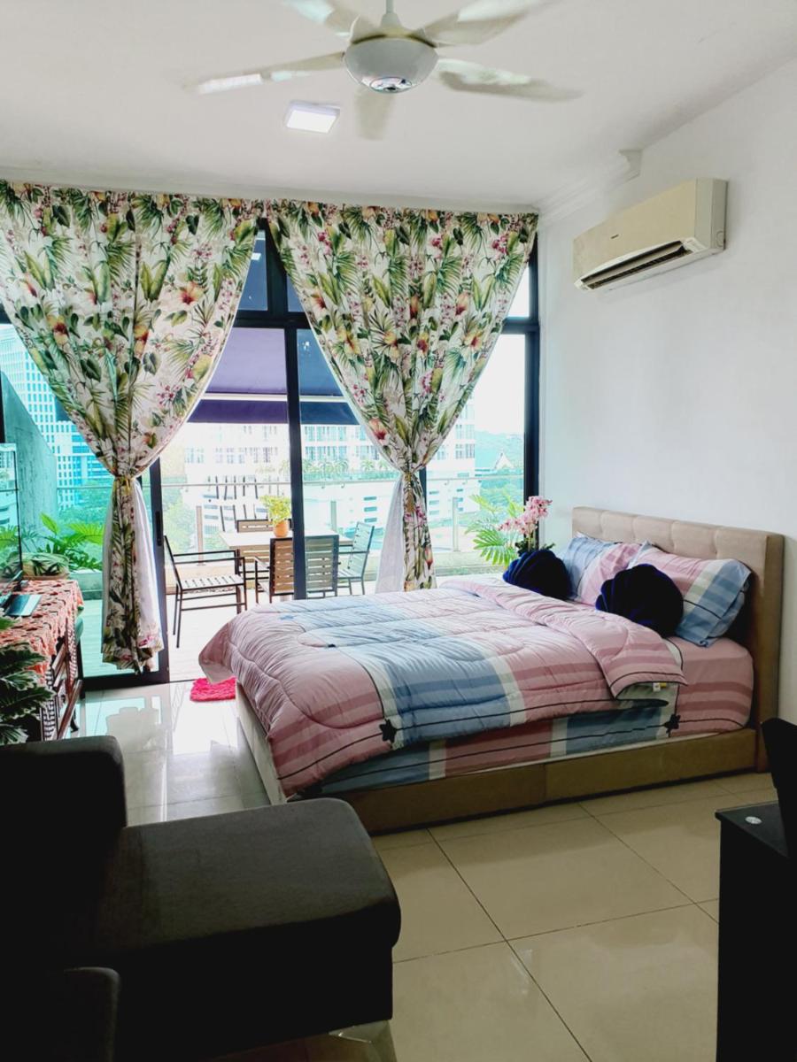 Suitetrails - Vista Royal Homestay