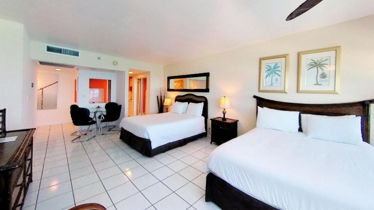 Oceanview studio - on beach, gym, bars, and free parking! - Housity