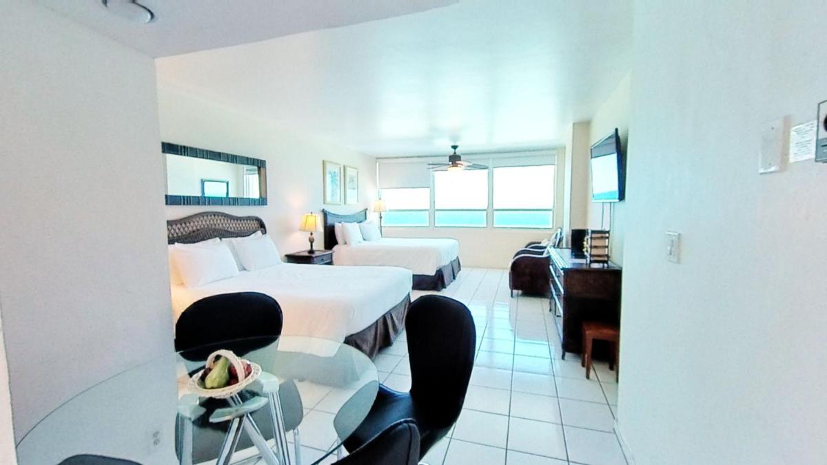 Oceanview studio - on beach, gym, bars, and free parking! - Housity