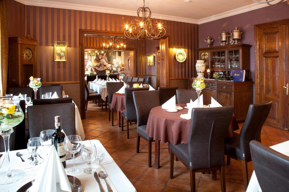 Restauracja RETRO - Housity