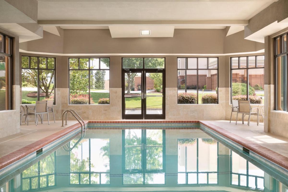 Holiday Inn Express Hotel & Suites Lavonia by IHG - Housity