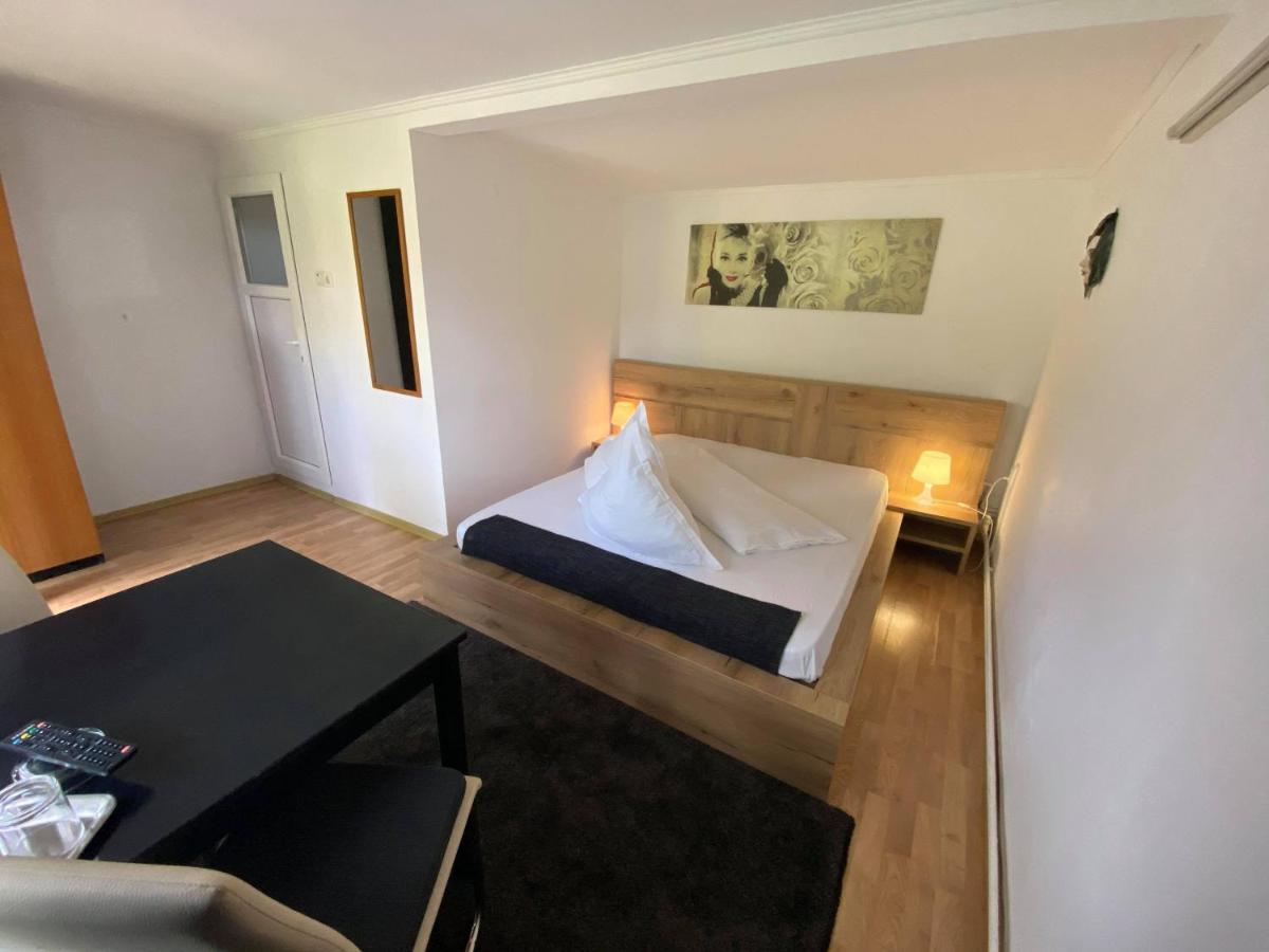 Pensiunea Bavaria Campina - Housity