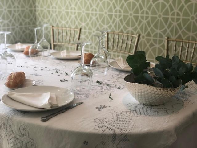 Comida en o cerca de este hotel