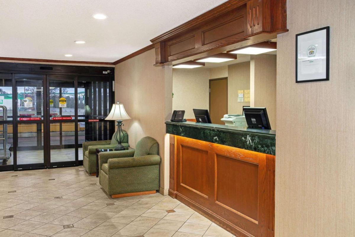 La Quinta by Wyndham Stevens Point - Housity