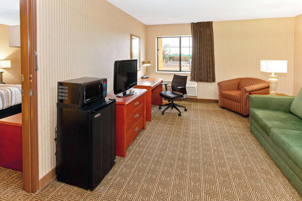 La Quinta by Wyndham Stevens Point - Housity