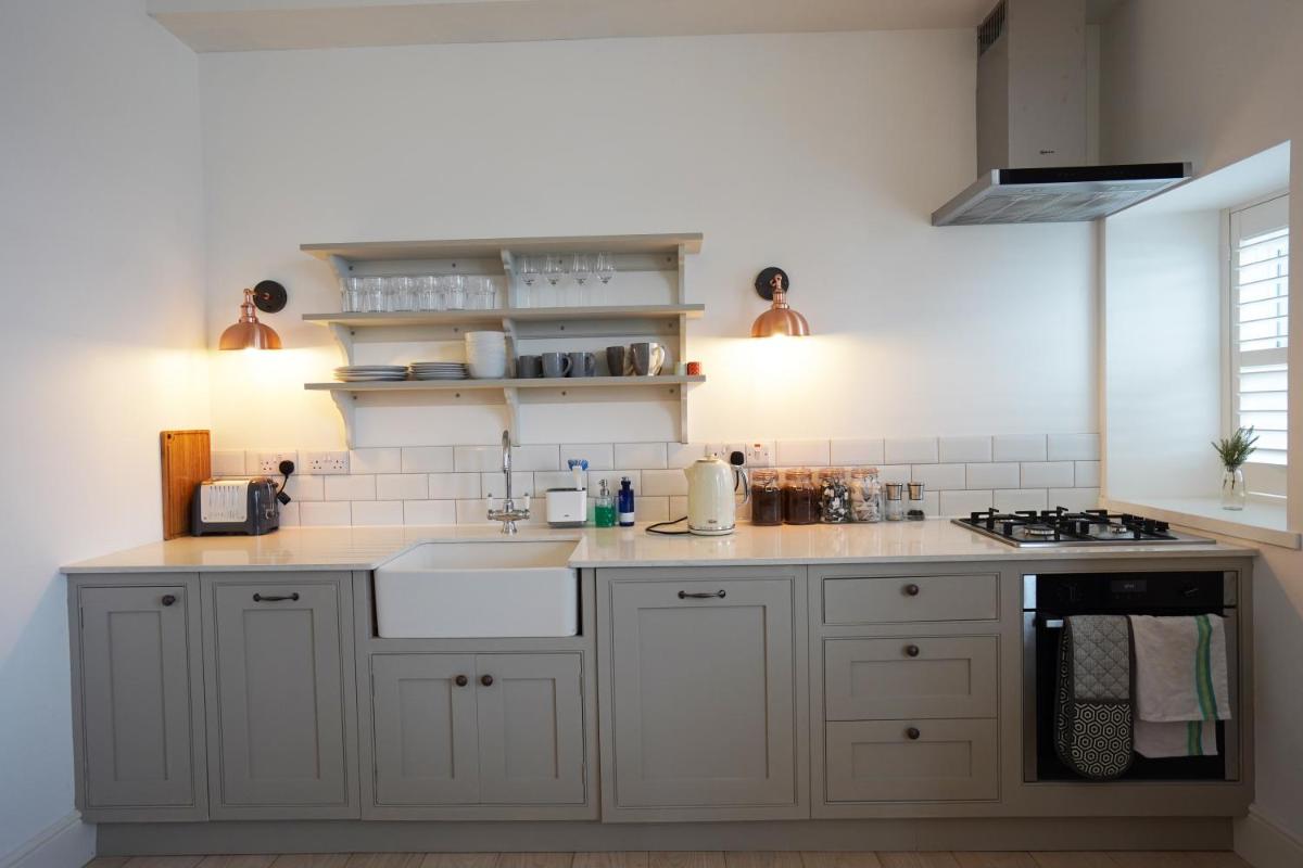 Beach house no2 with amazing sea views and private garden onto beach. - Housity
