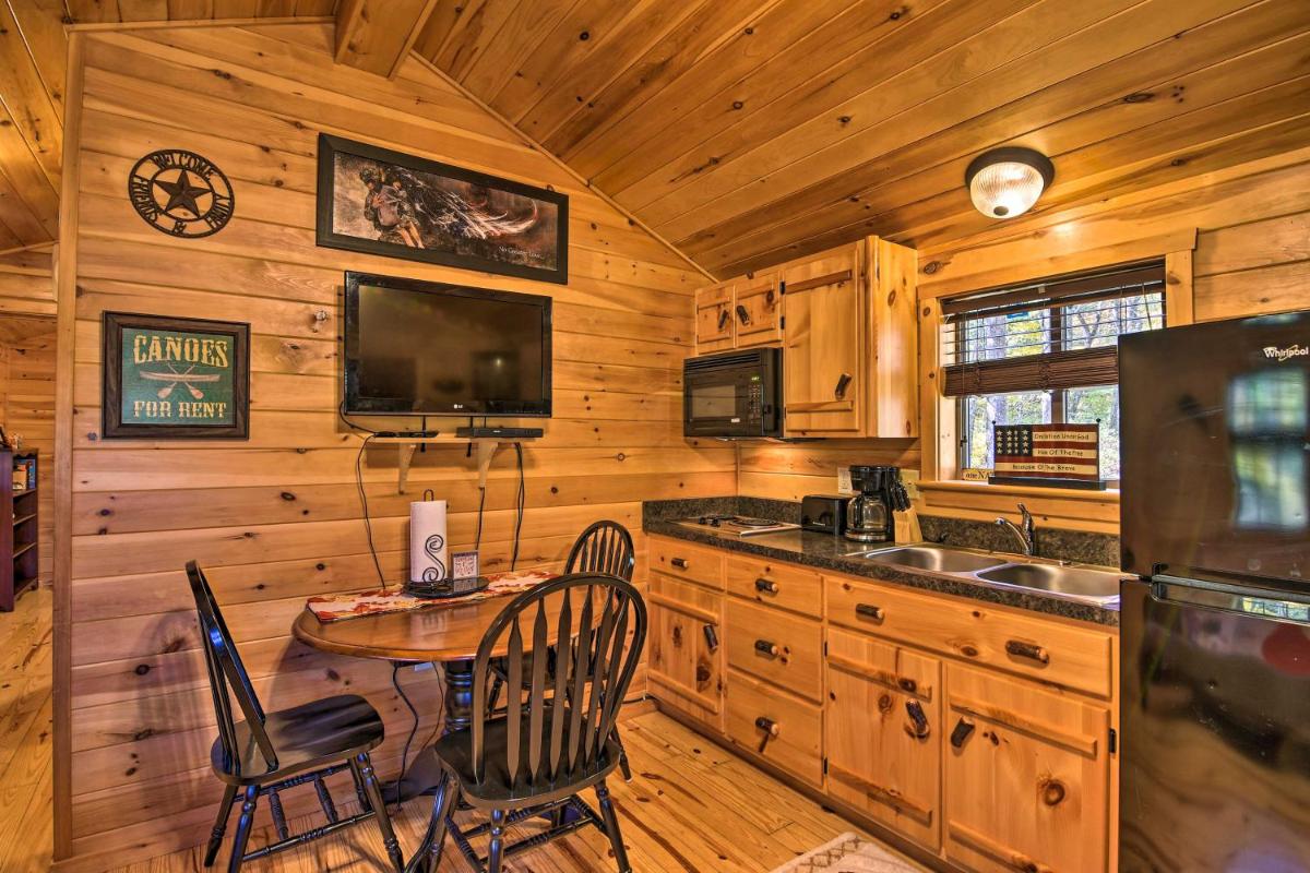 Rural Cabin Hideaway with Fire Pit and Mtn Views! - Housity