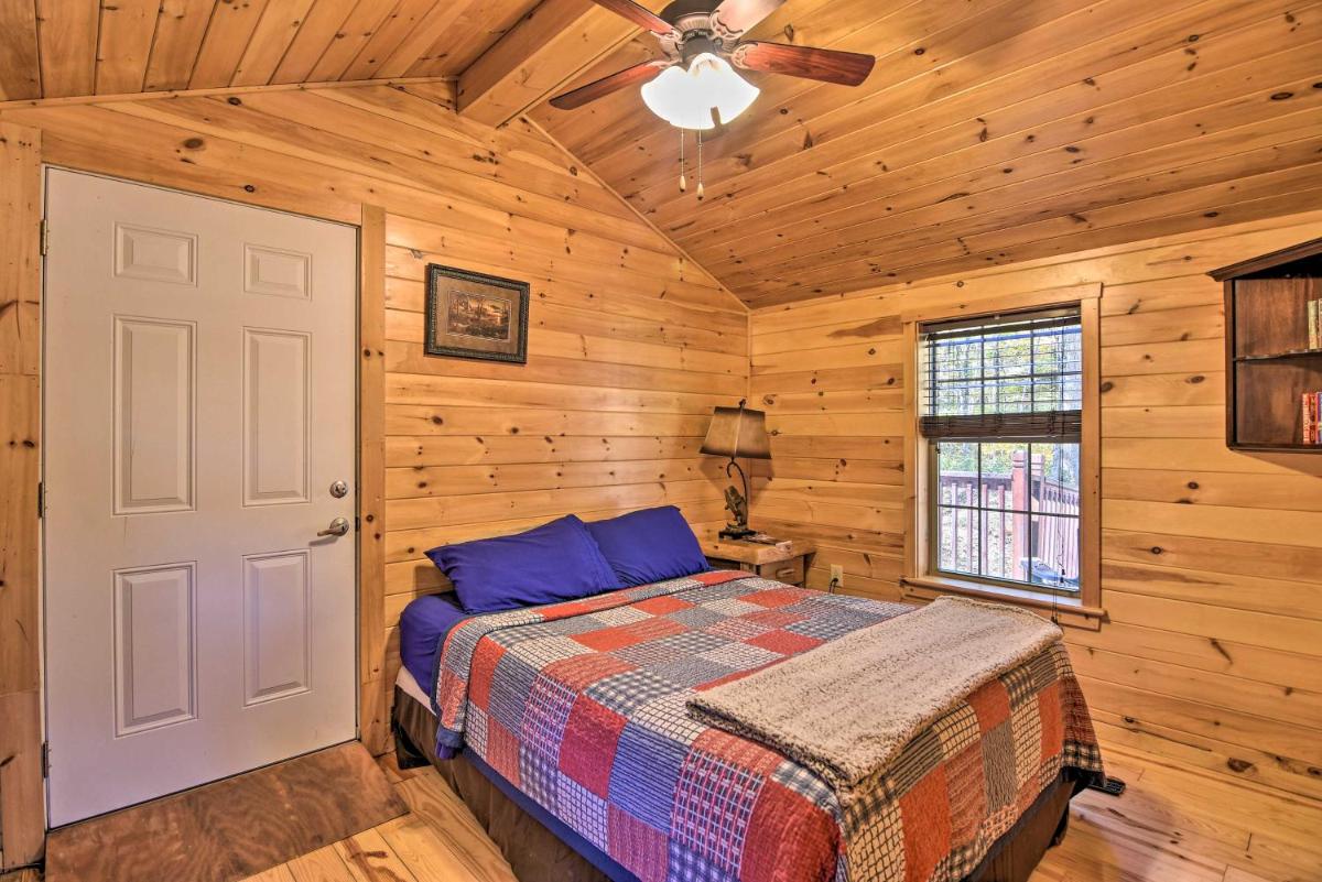 Rural Cabin Hideaway with Fire Pit and Mtn Views! - Housity