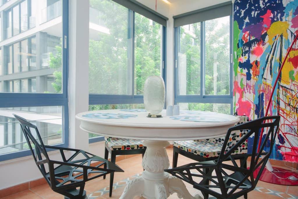 gorgeous By-the-Beach - Housity