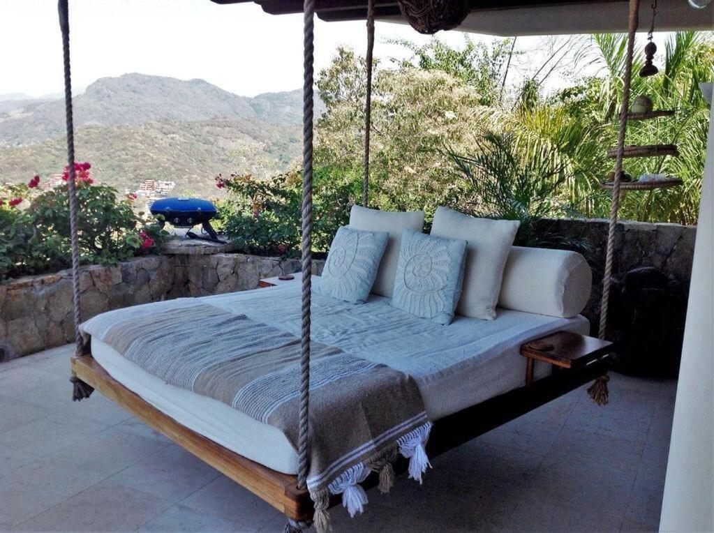 Casa Rumi - Stunning Views of Zihua Bay in Exclusive Cerro del Vigia - Housity