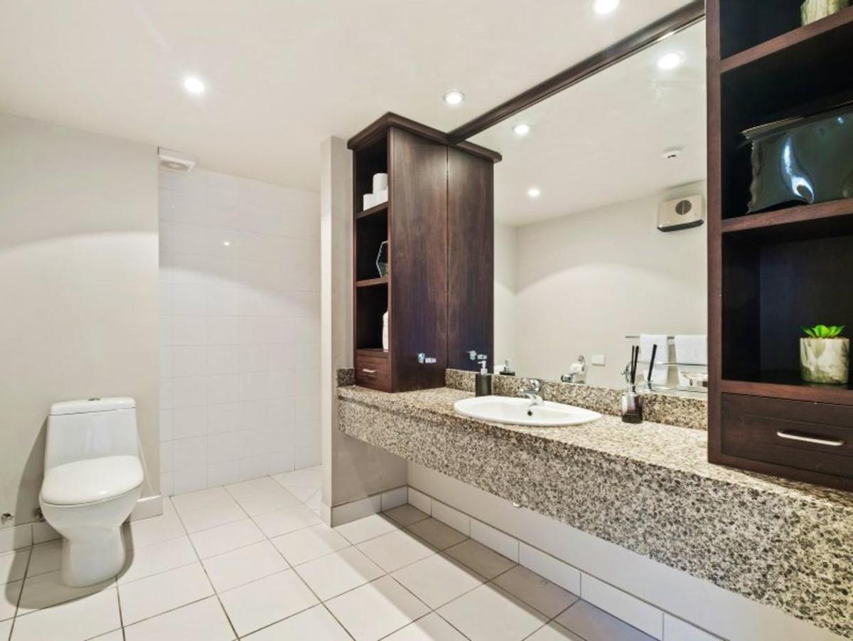 Suitetrails - Lakeside Living - Modern 2-Bedroom Apartment