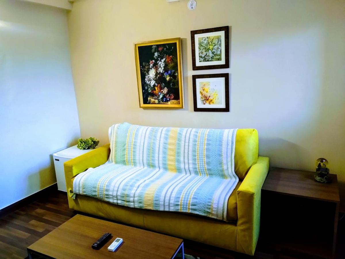 Luxurious Entire Suites/Studio Apt nearDelhi Noida - Housity