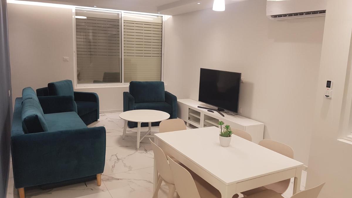 Family comfort king David apartments - Housity