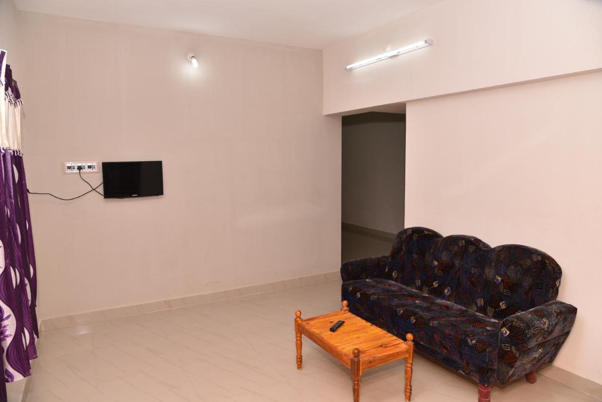 Thirumalai Home Stay - Group & Family Stay Room VL Swami Malai Temple - Housity