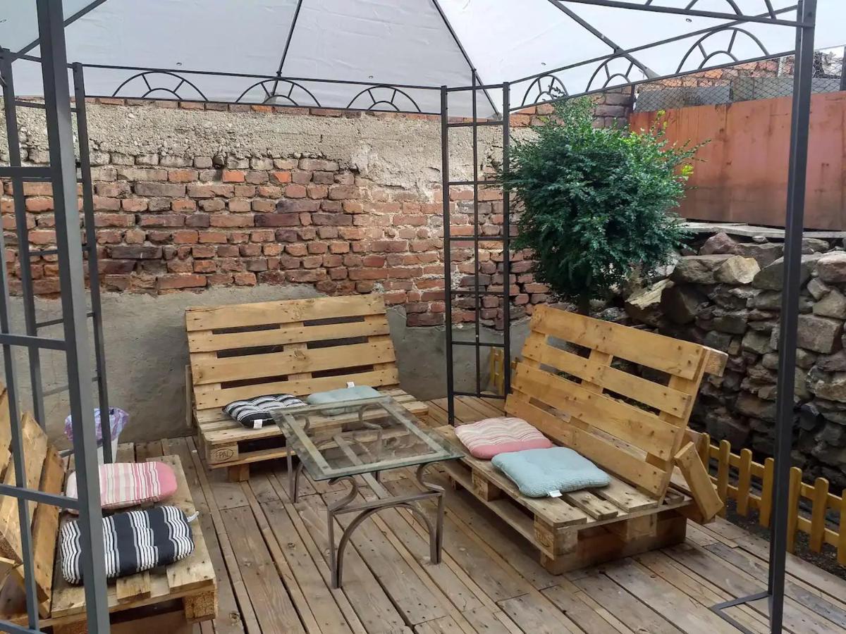Entire Central House with Guest Rooms & Garden - Housity