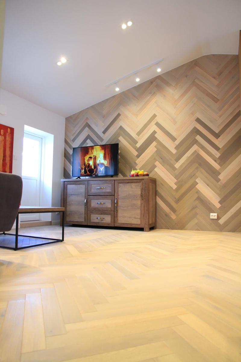 Suitetrails - Saga Caves Straen