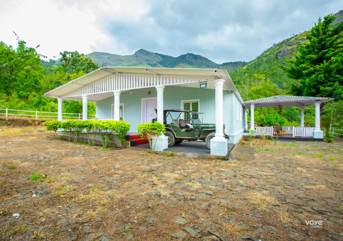 Moonlight Munnar Forest Bungalow with Private Waterfalls by VOYE HOMES - Housity
