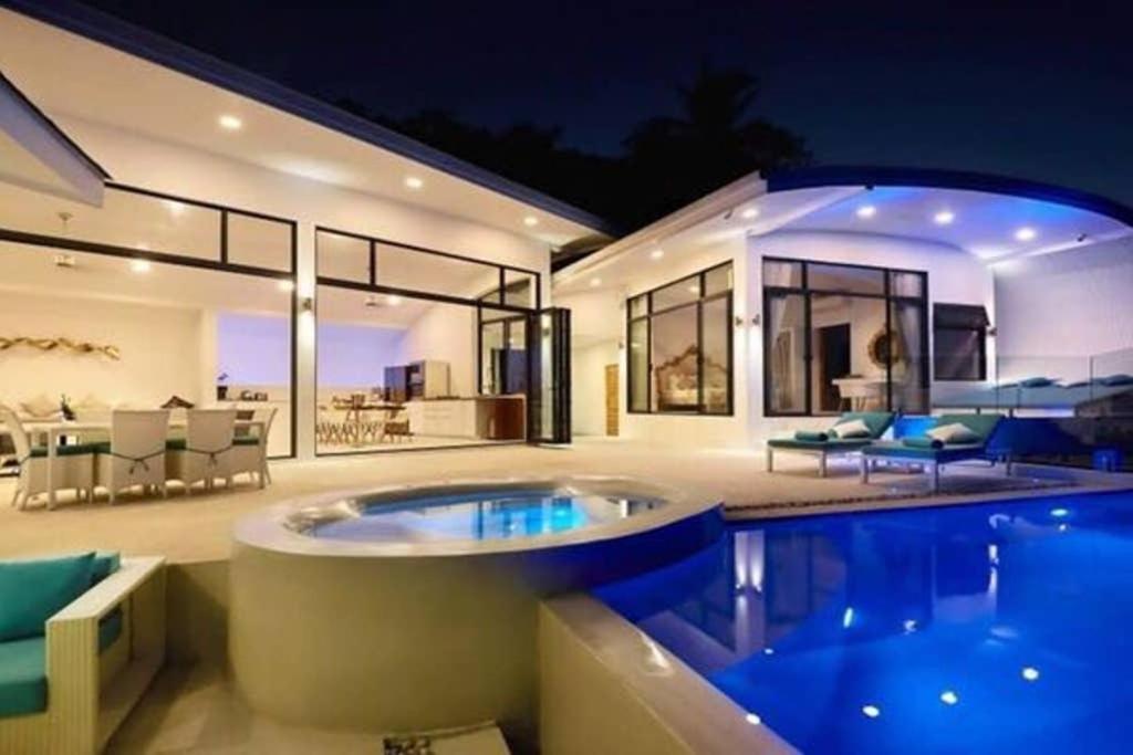 Iconic Villa - Housity
