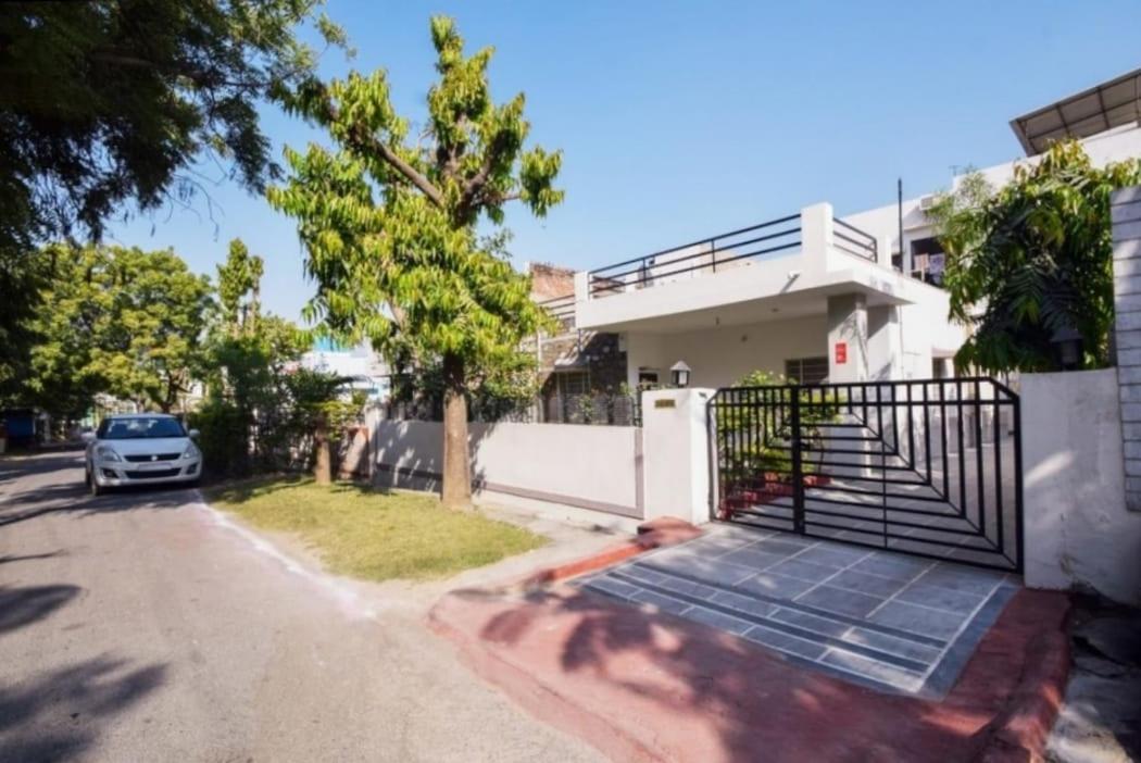 Dave's Guest House - Housity
