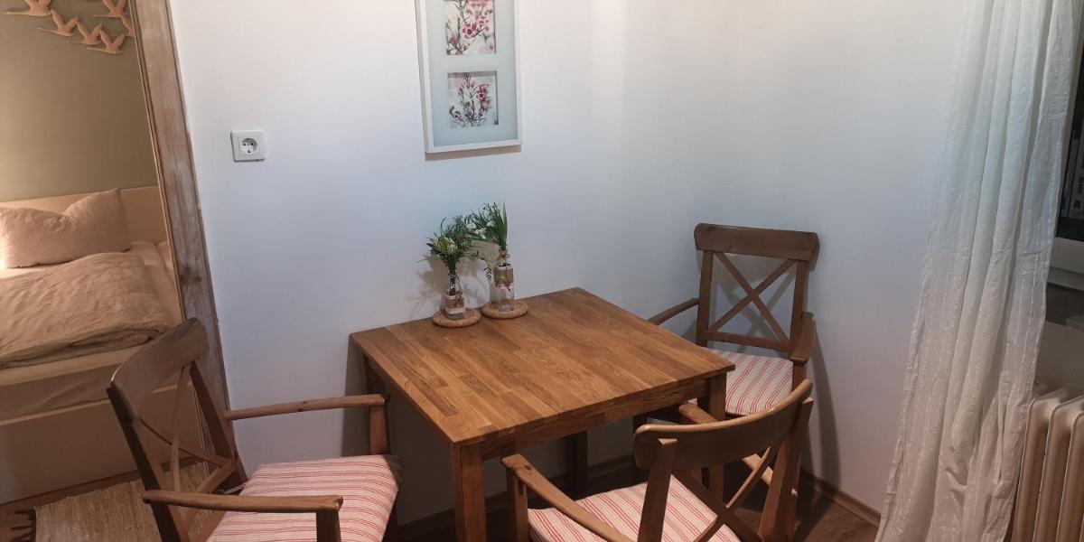 Schicke Ferienwohnung am Badesee bei Kassel - Housity