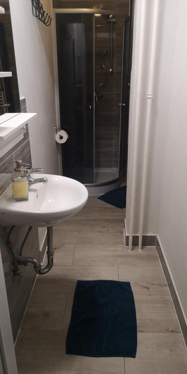 Schicke Ferienwohnung am Badesee bei Kassel - Housity