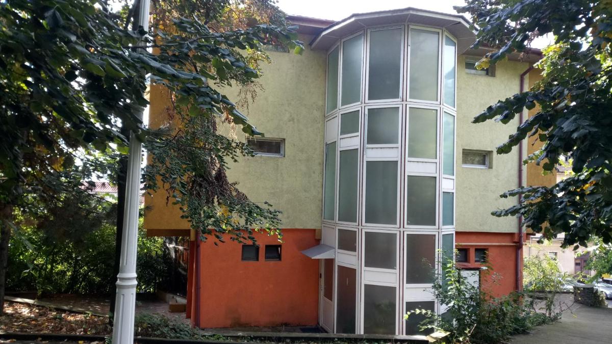 La Conu Iancu - Housity