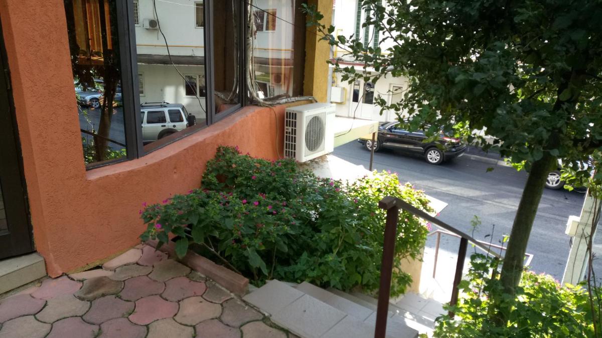 La Conu Iancu - Housity