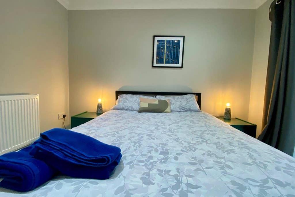 Stylish Apartment for 2 Nr Centre & Victoria Park - Housity
