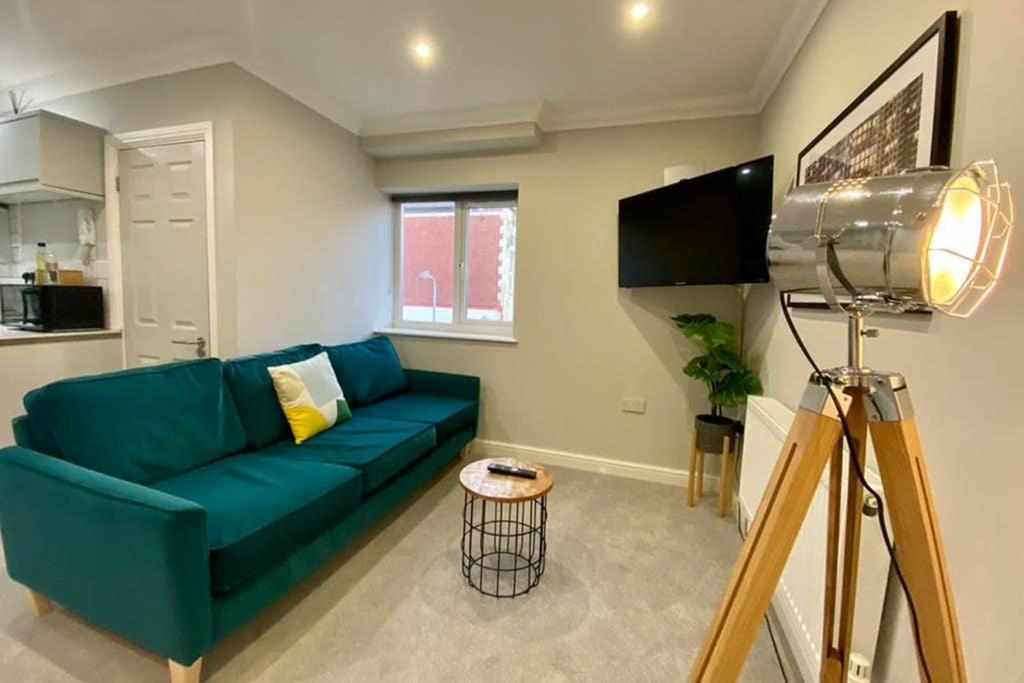 Stylish Apartment for 2 Nr Centre & Victoria Park - Housity