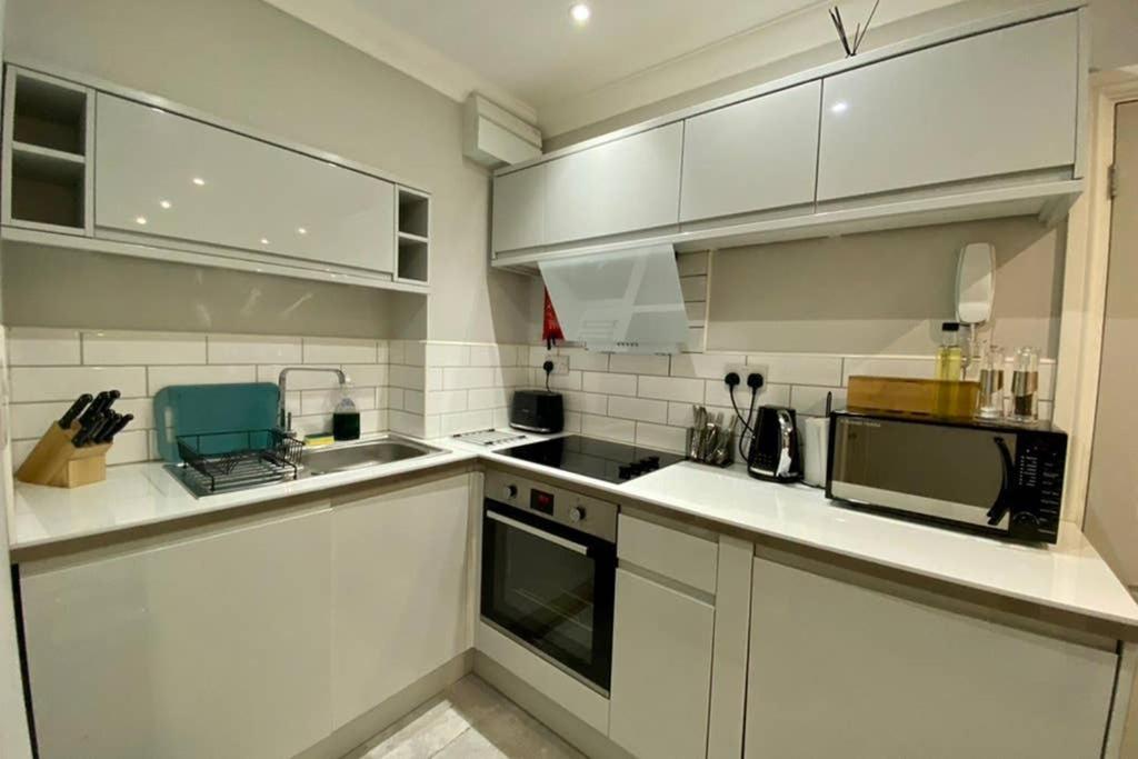 Stylish Apartment for 2 Nr Centre & Victoria Park - Housity