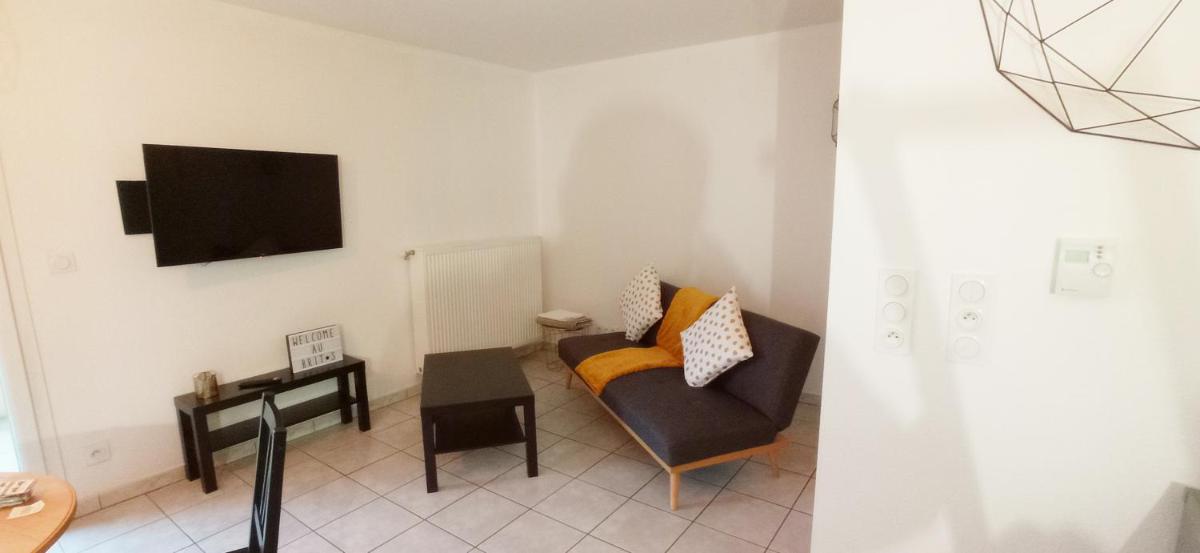 Brit's Studio - Housity