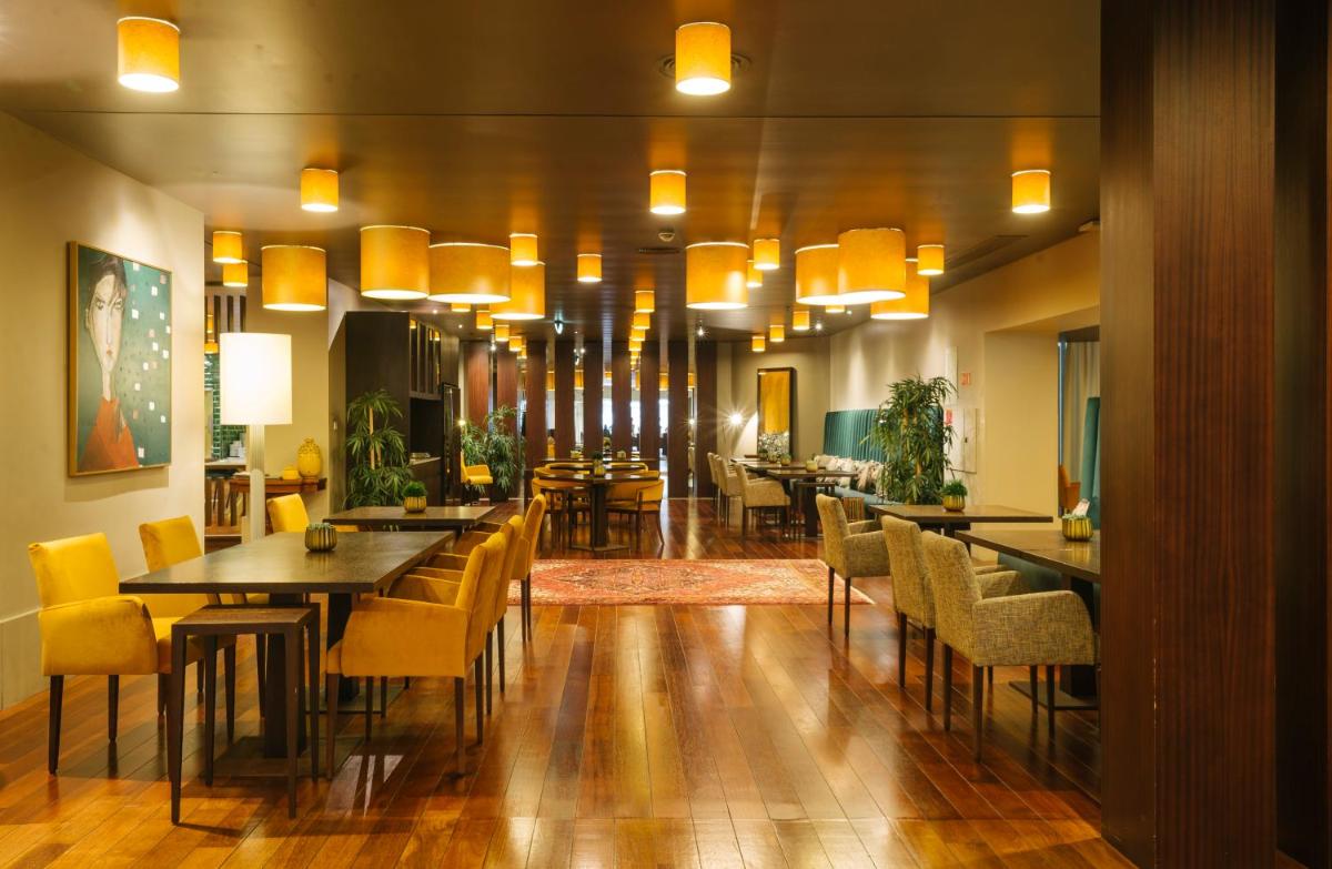 Uma área de estar em Holiday Inn Porto Gaia by IHG