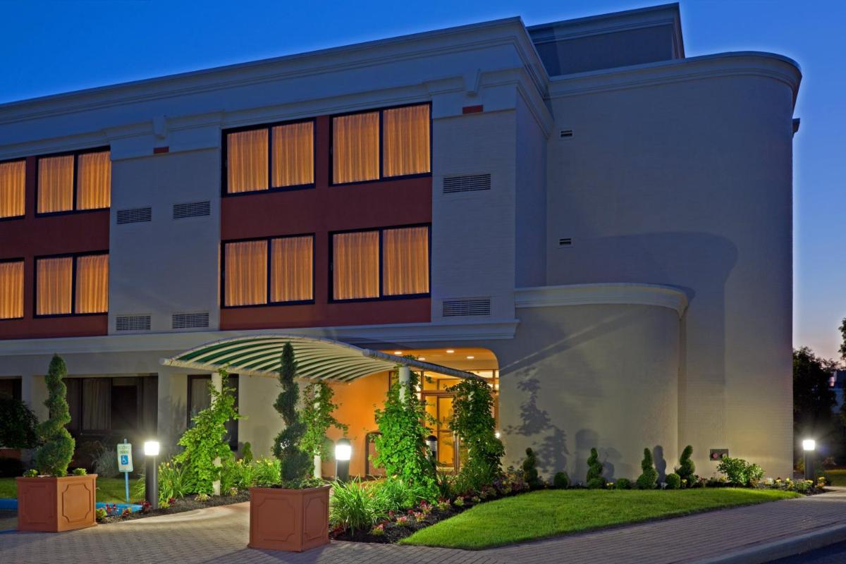 Armoni Inn & Suites - Housity