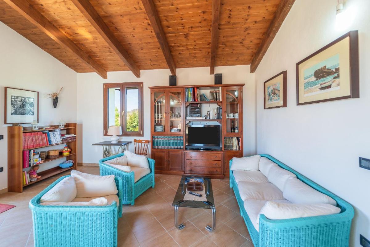 Villa immersa nella natura - Housity
