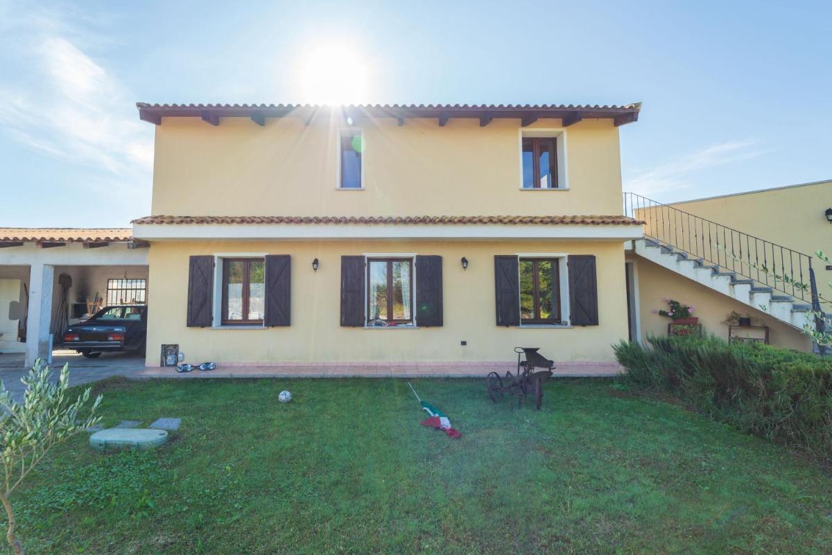 Villa immersa nella natura - Housity
