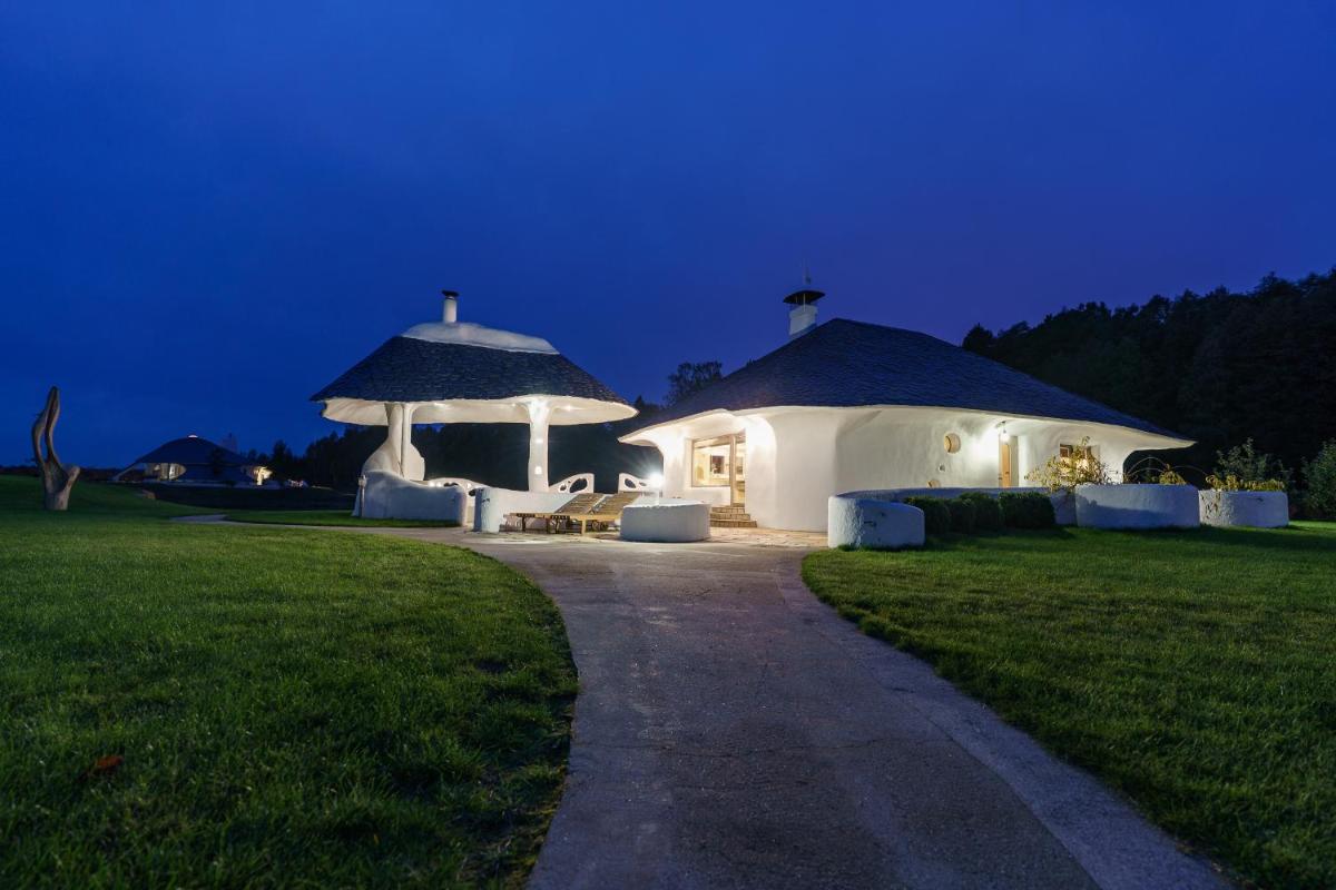 Unique eco-friendly straw house Baltos Salos - Housity
