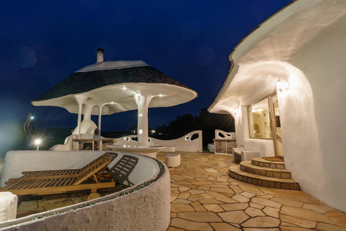 Unique eco-friendly straw house Baltos Salos - Housity