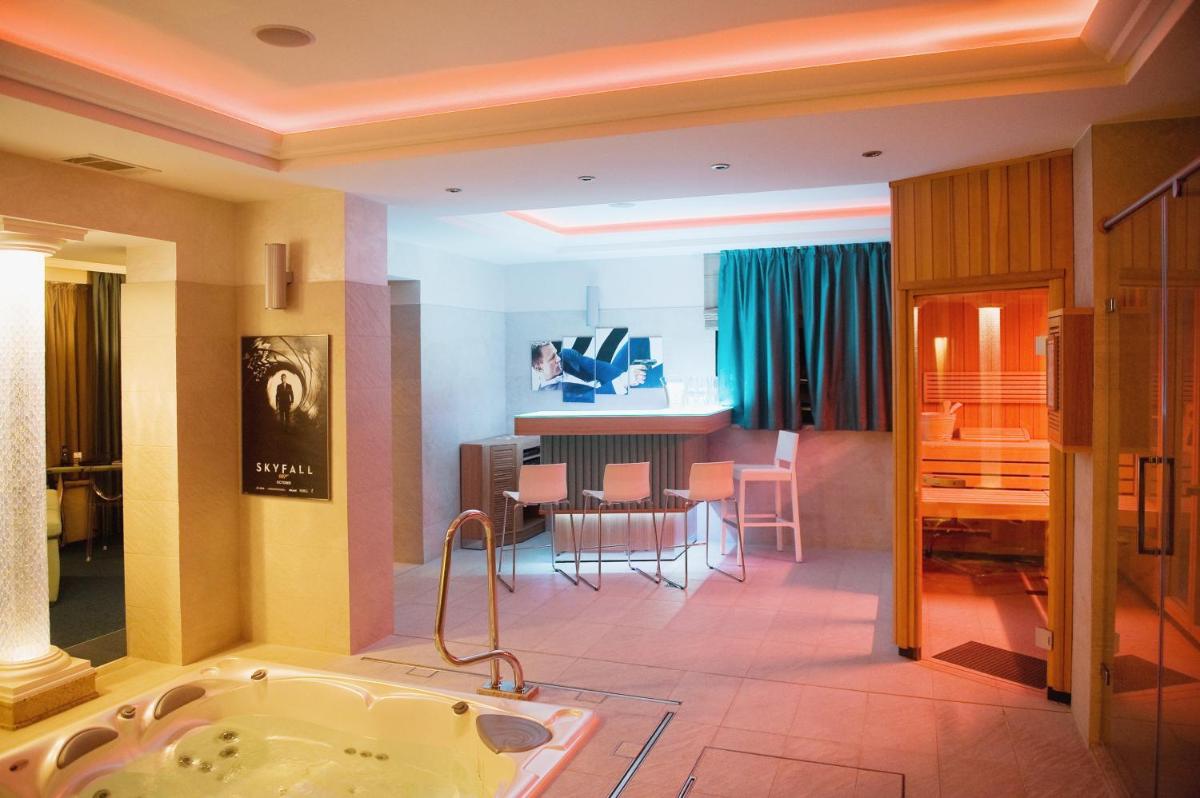 Hotel & Medi-Spa Biały Kamień - Housity