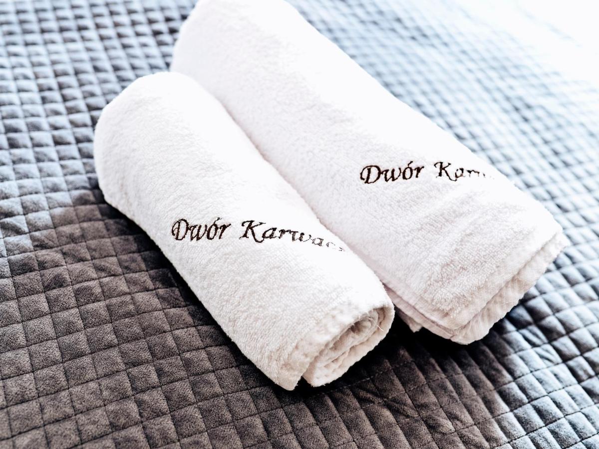Dwór Karwacz - Housity