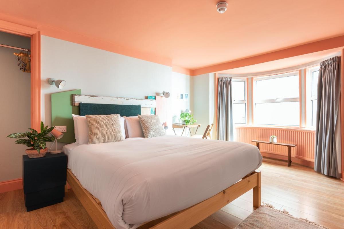 West Beach Hotel Brighton - Housity