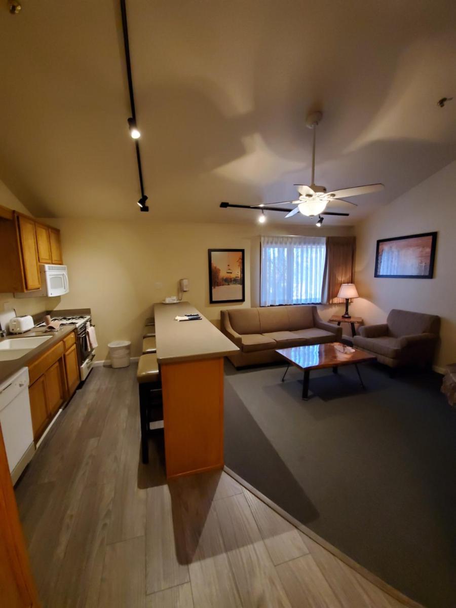 GetAways at Snow Lake Lodge - Housity