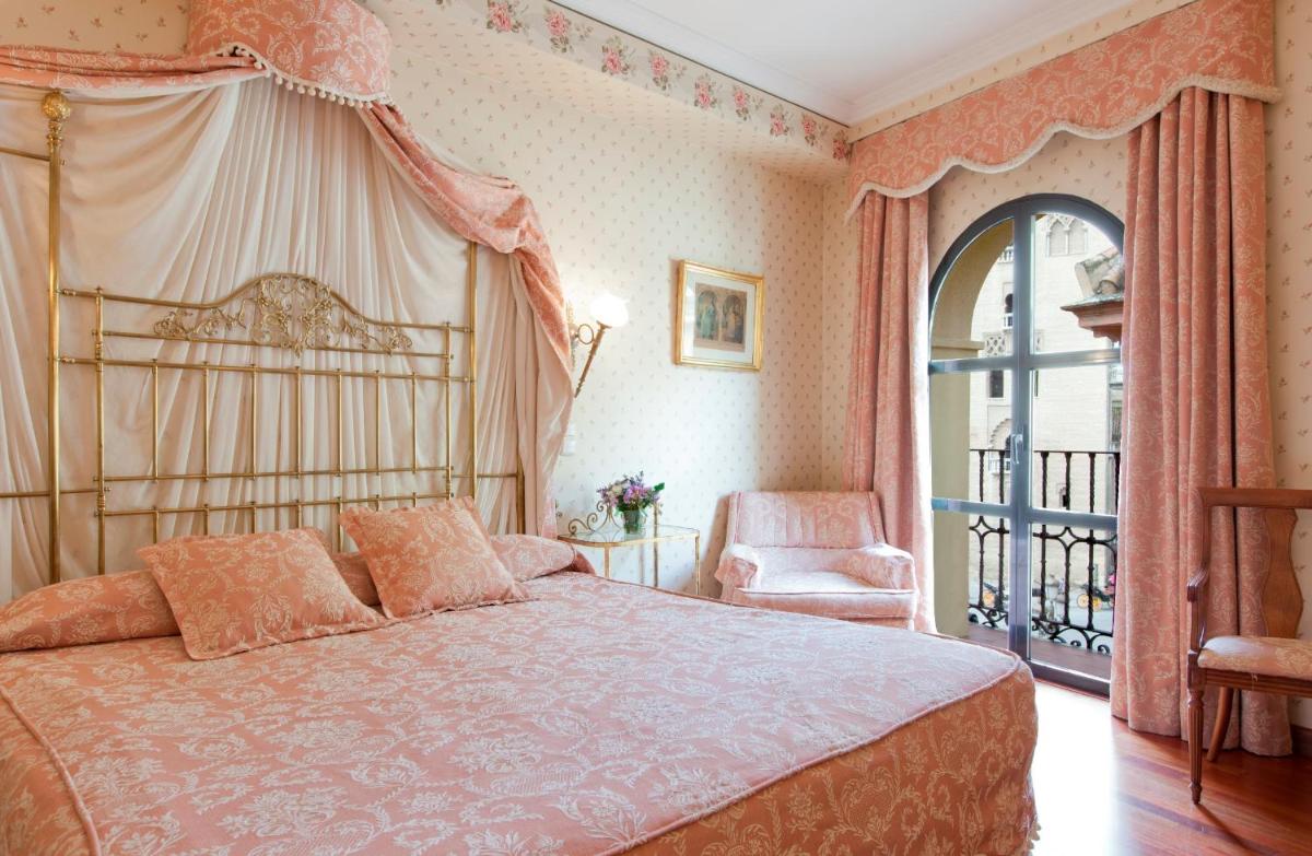 Hotel Doña María - Housity
