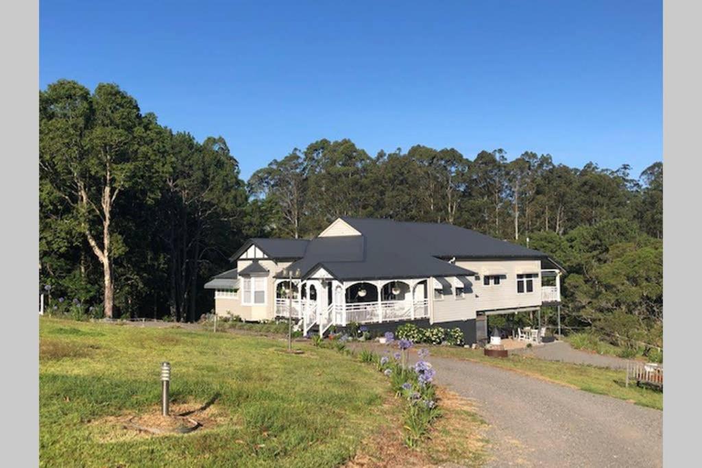 Maleny Country House - Queenslander on Acreage - Housity