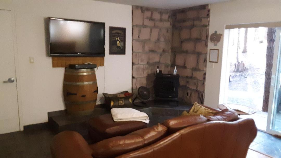 Winterfell Inn - No Xtra Fees, Dogs OK, King & Queen Suites - Housity
