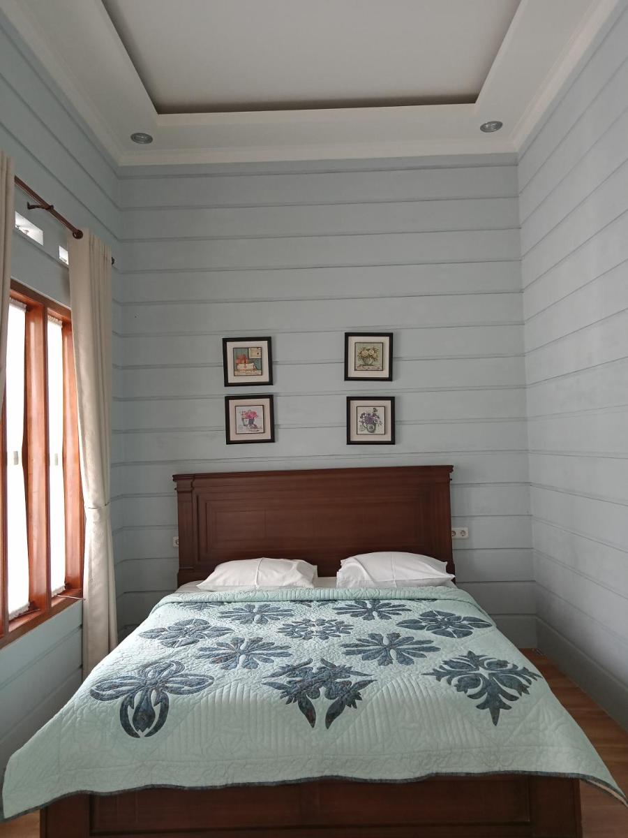 Hillcrest Villa and Cottages - Housity